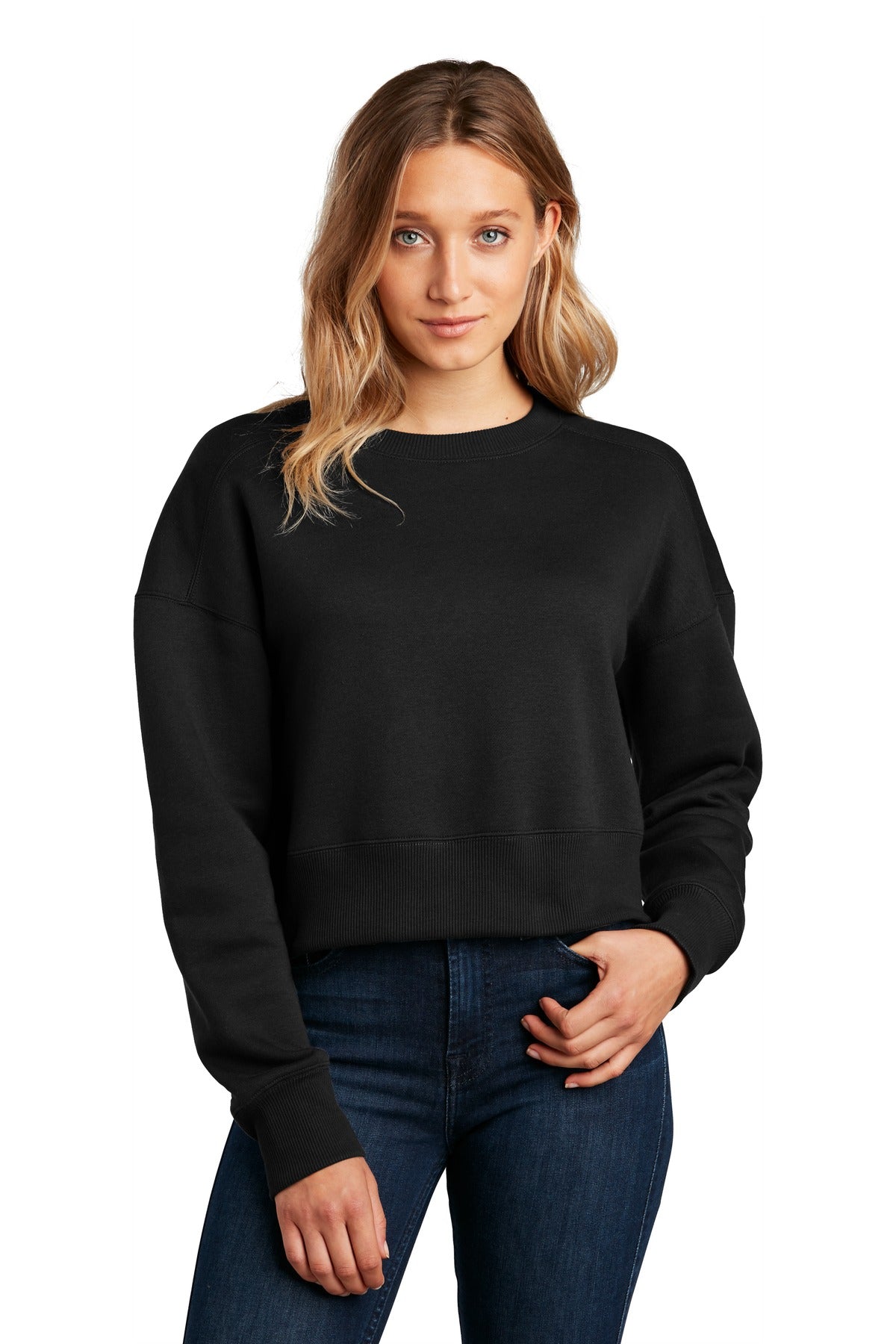 District ® Women&#39;s Perfect Weight ® Fleece Cropped Crew DT1105